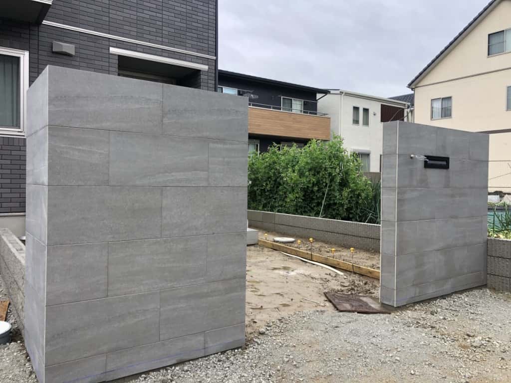 清須市I様邸 タイル門塀の様子