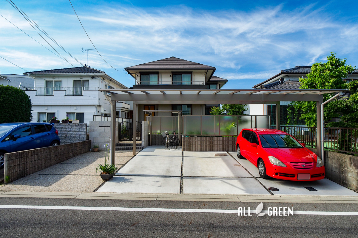 ３台用カーポートと駐車場拡張工事で外観の印象ががらっと変わった清須市のリフォーム外構